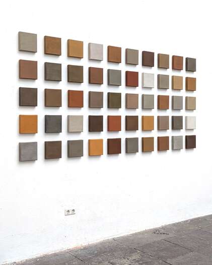 Seerosenpreis 2025 | Kunstpavillon, Munich | Into the Time (50-pieces) | 2025 | soils from Germany, France, Greece, USA, Holland & South Africa with acrylic on linen | ca. 140 x 290 cm | ea. 20 x 20 x 4 cm